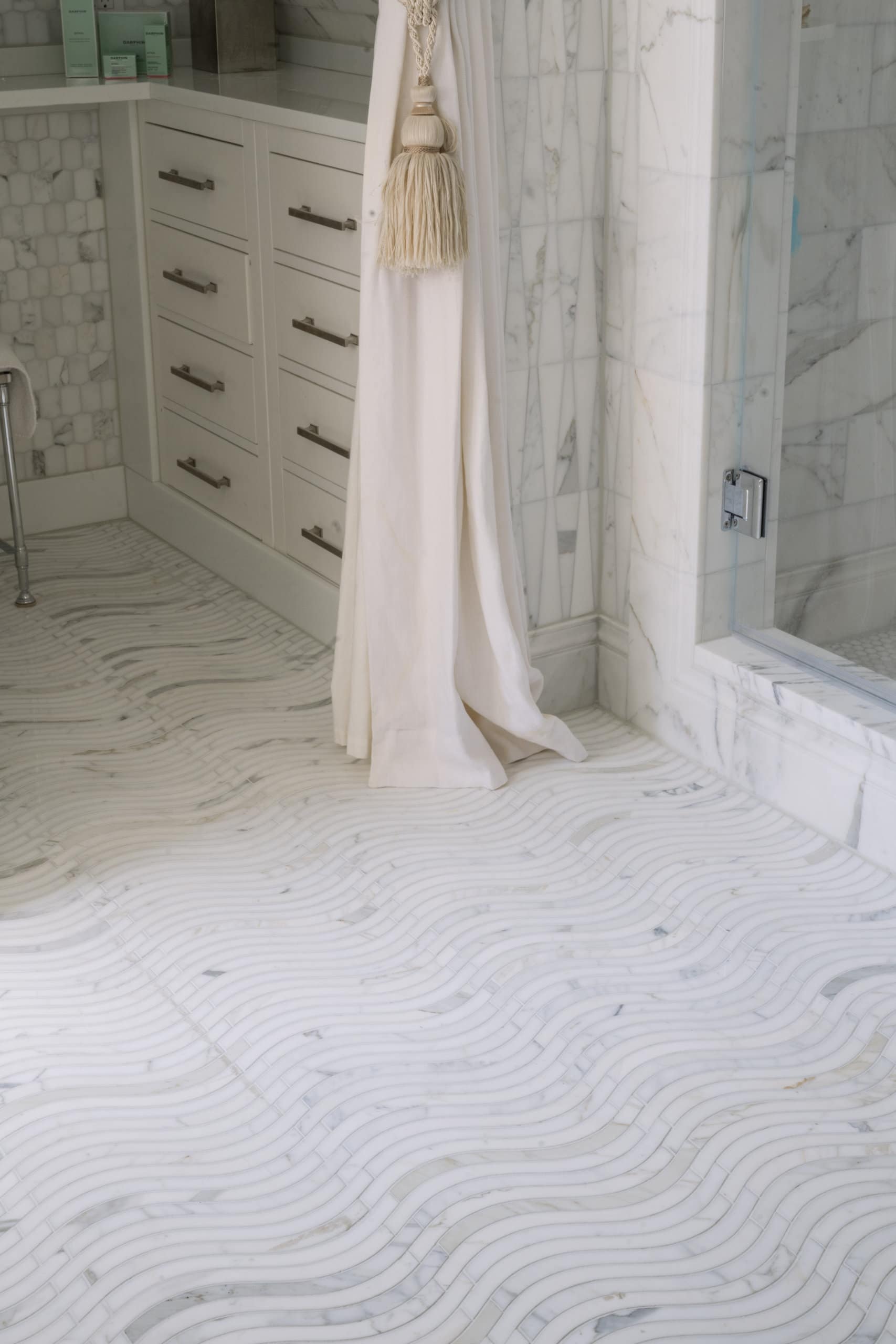 Wave Calacatta Gold Polished/Honed